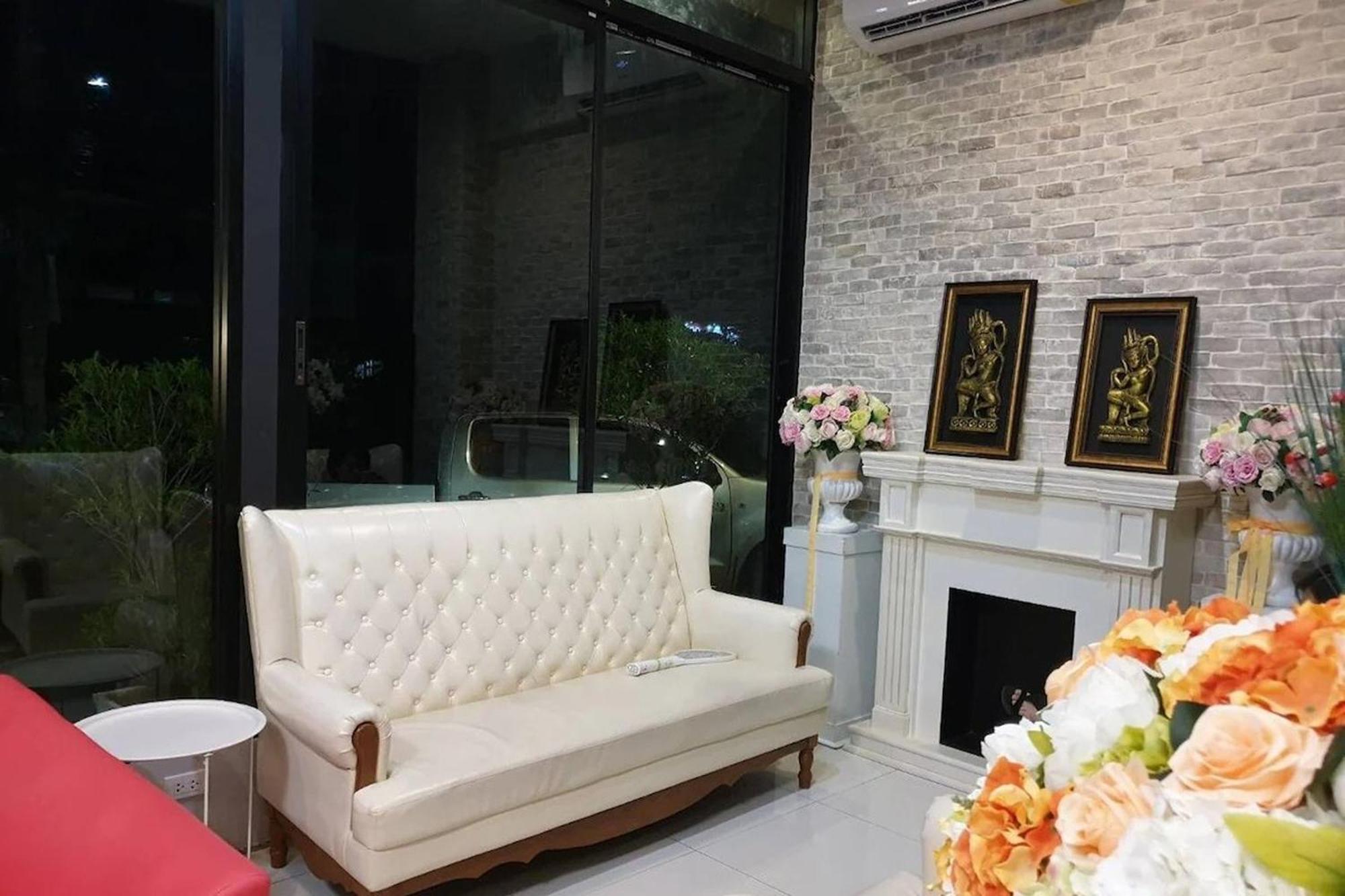 La Viva Hotel Buriram Eksteriør bilde